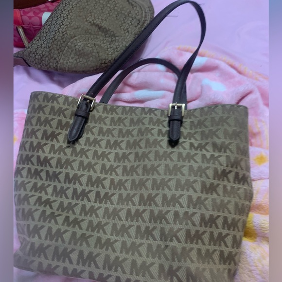 Michael kors purse - Picture 2 of 5